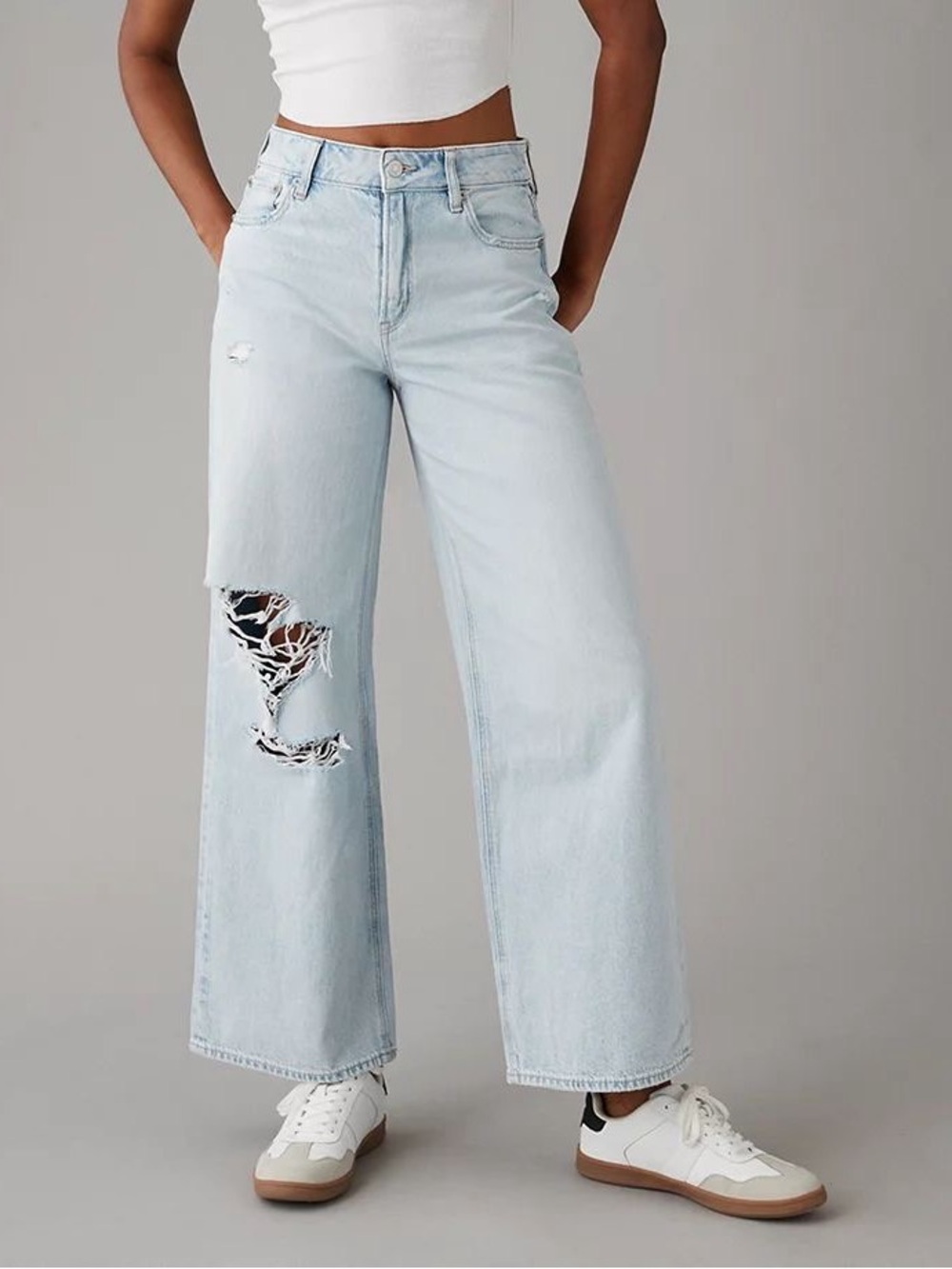 AE Strigid Ripped Super High-Waisted
Baggy Wide-Leg Ankle Jean 10 Long